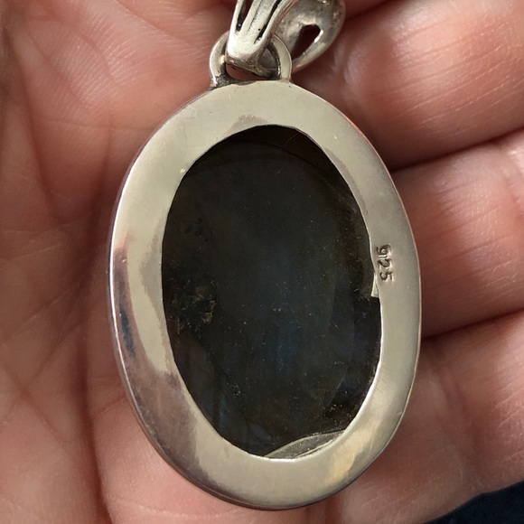 Sterling Silver Labradorite Pendant - Picture 3 of 3